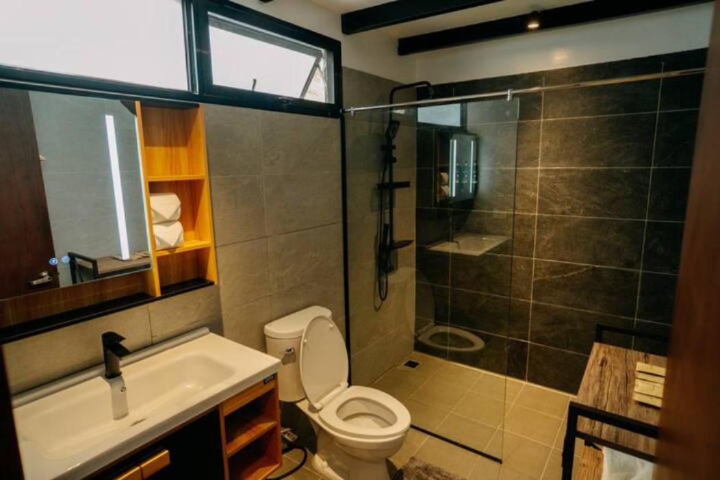 Grey Rock Mountain Cabin W/ Jacuzzi Balamban Luaran gambar